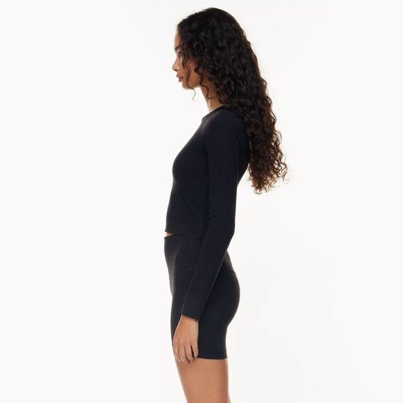 Aritzia TnAction TnaBUTTER™ Cheeky Hi-Rise 5" Short - Picture 2 of 7